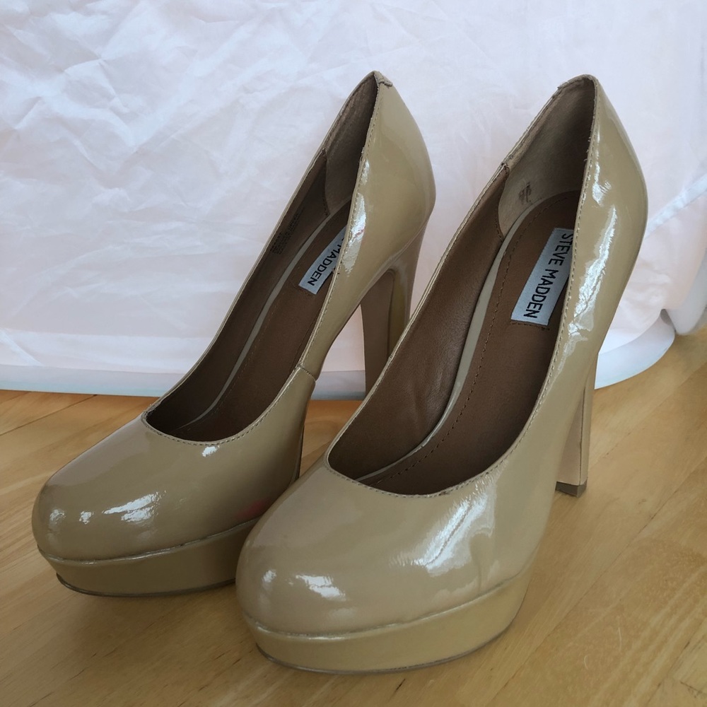 Steve Madden Nude Pumps